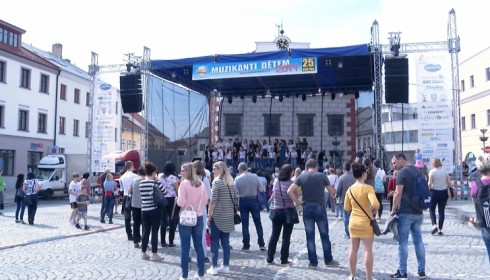 Muzikanti pomáhají dětem, aneb. Charitativní koncert na pomoc postiženým