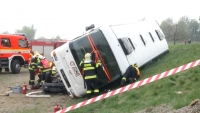 Šest desítek záchranářů a dvacet zraněných, simulovaná nehoda u Nového Města prověřila složky IZS