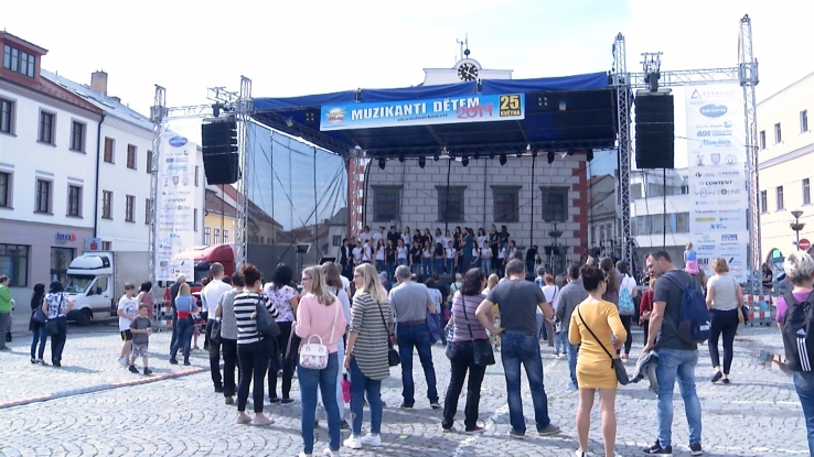 Muzikanti pomáhají dětem, aneb. Charitativní koncert na pomoc postiženým
